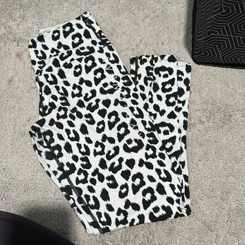 Ryderwear scrunch butt leopard print legging medium